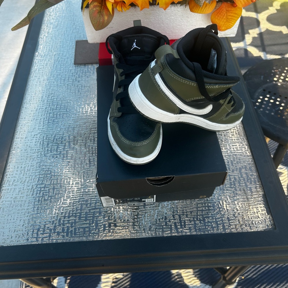 Jordan Kids' Sneakers - Olive and White